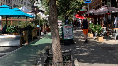 Divisiones por proyecto de ley sobre trabajadores de restaurantes que reciben propinas en NY