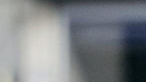 Yangel Herrera disputa un balón con el mexicano Luis Romo.