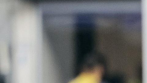 Yangel Herrera disputa un balón con el mexicano Luis Romo.