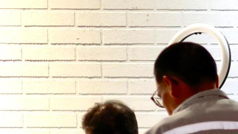 Comienza el cierre de centros de votación de las elecciones generales mexicanas este domingo, en un colegio electoral, en el municipio de Toluca en el Estado de México (México).