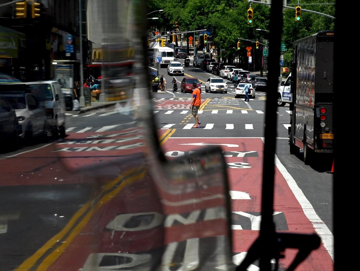 Cámaras especiales “multarán” a conductores que se atreviesen en rutas de autobuses de la Gran Manzana