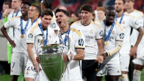 Brahim Diaz, jugador del Real Madrid, celebra luego de ganar la Champions League.