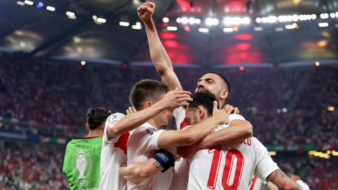 Jugadores de Turquía celebrando el gol a Chequia.