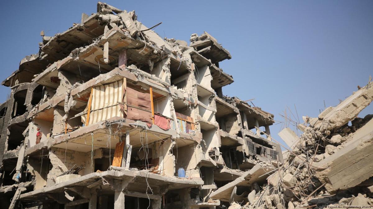 Ataques israelíes en el centro de Gaza dejan al menos 62 muertos