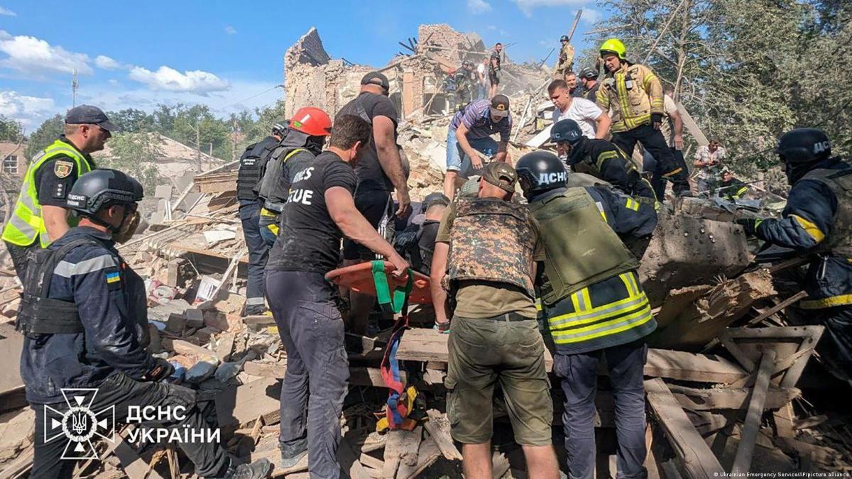 Ataque ruso deja 9 muertos y 29 heridos en Krivi Rig