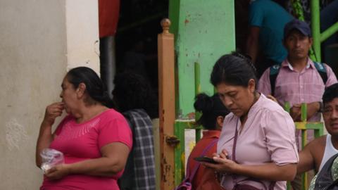 Miles de personas tuvieron que se desplazadas de sus hogares por la violencia en la comunidad.