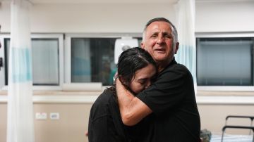 El emotivo reencuentro entre Noa Argamani y su padre luego de ocho meses secuestrada por Hamás