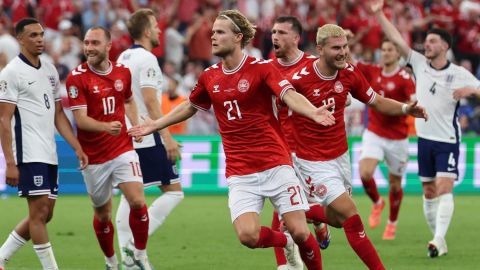 Morten Hjulmand fue el autor del golazo de Dinamarca para empatarle el partido a Inglaterra.