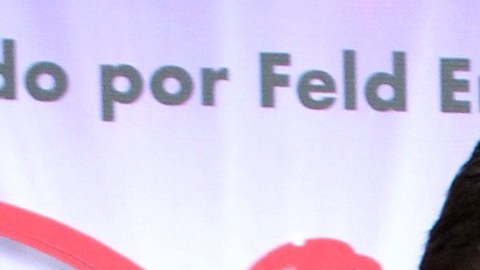 Julián Figueroa junto Imelda Tuñón, madre de su hijo.
