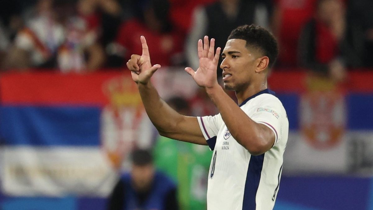 Cabezazo de Jude Bellingham le da la victoria a Inglaterra en debut en la Eurocopa ante Serbia