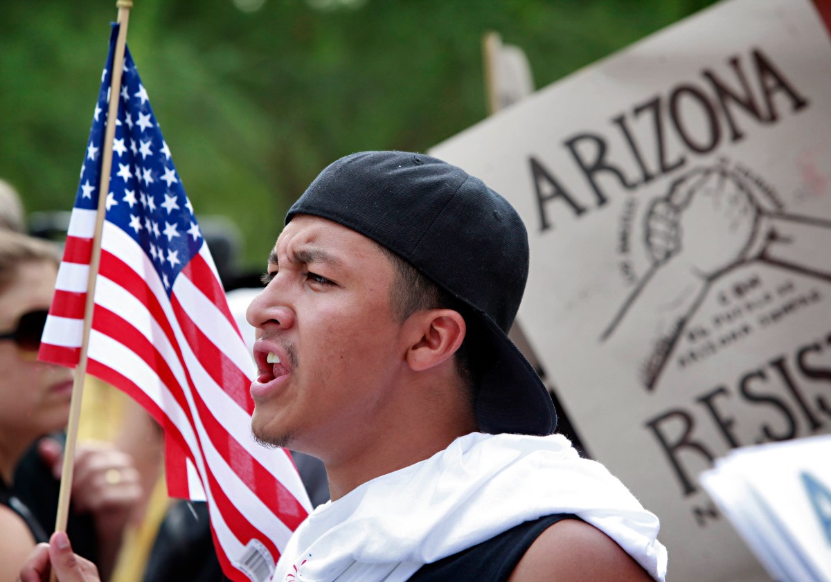 Critican que plebiscito migratorio en Arizona busca allanar otro posible mandato de Trump