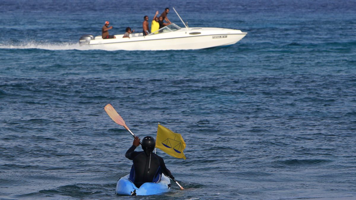 Exjugador del Real Madrid evitó tragedia en las Malvinas al rescatar a una pareja de morir ahogada en el mar (VIDEO)