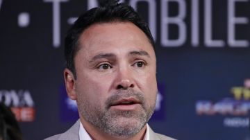 “Le tienes miedo a Benavidez”: De La Hoya se burla de Canelo por no querer pelear con David Benavídez