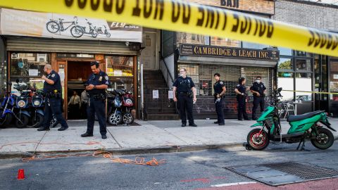 las fuentes policiales afirmaron que el sujeto armado con el cuchillo y estaba en el distrito de Midtown North.