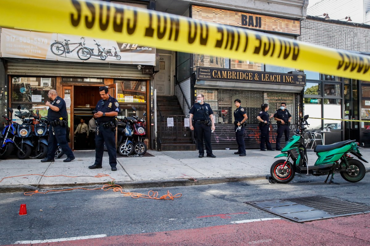 A younger safety guard is stabbed after making an attempt to cease a Midtown shopper – El Diario NY