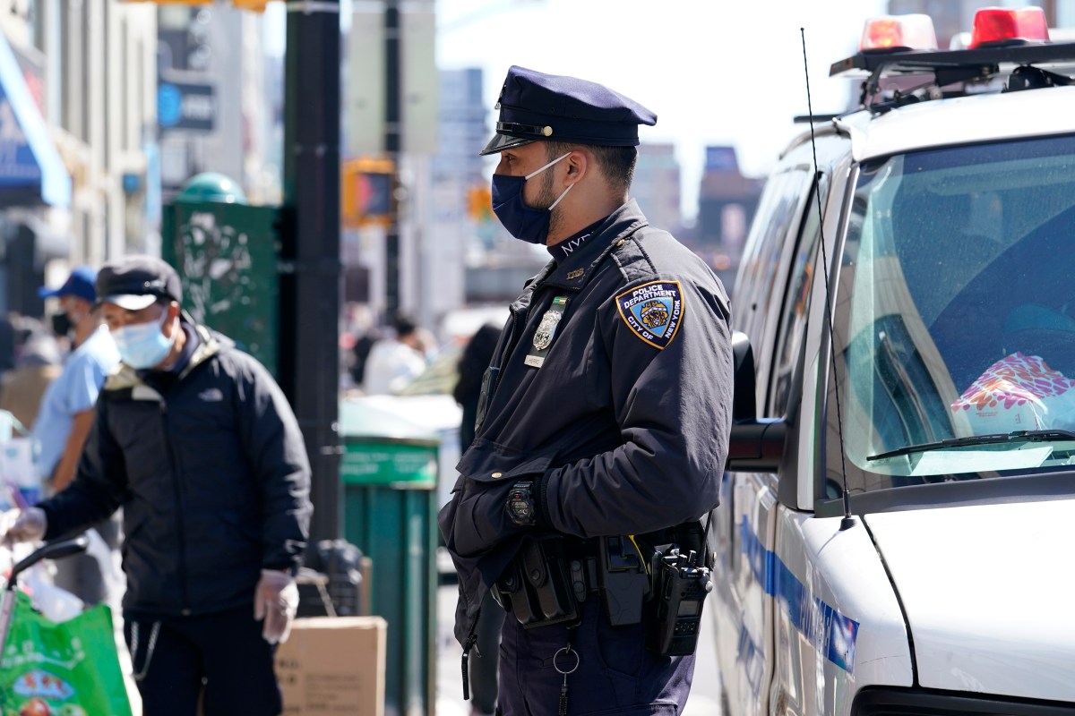 Dos encapuchados atacaron a mujer a punta de batazos en el centro de Manhattan