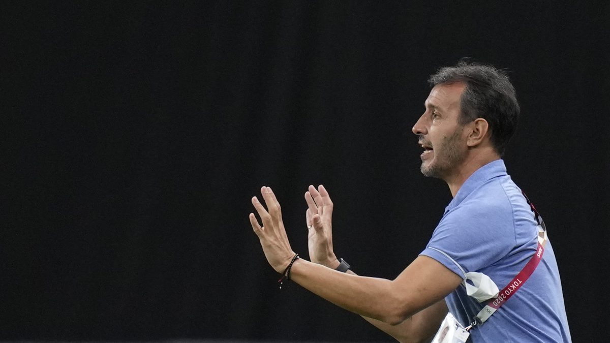 Fernando Batista intentó “robar” a Santiago Giménez para la selección de Argentina sub-23