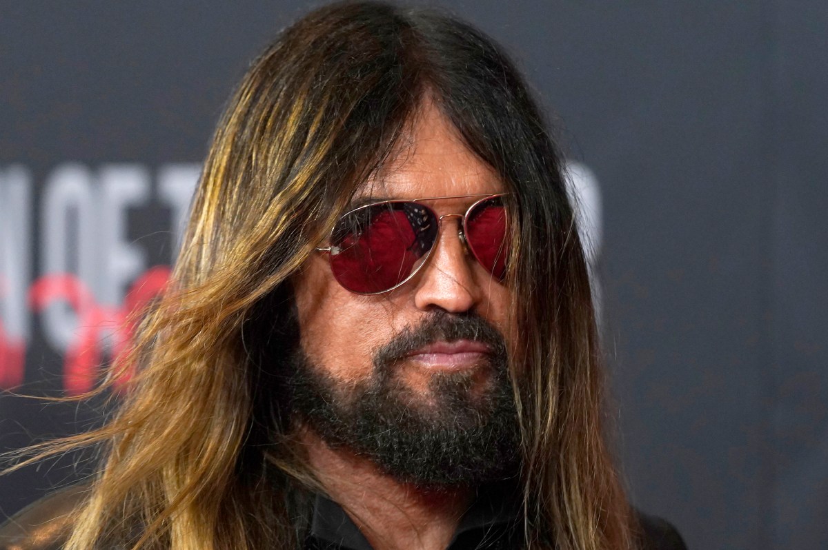 Billy Ray Cyrus solicita una orden de restricción contra su ex esposa Firerose