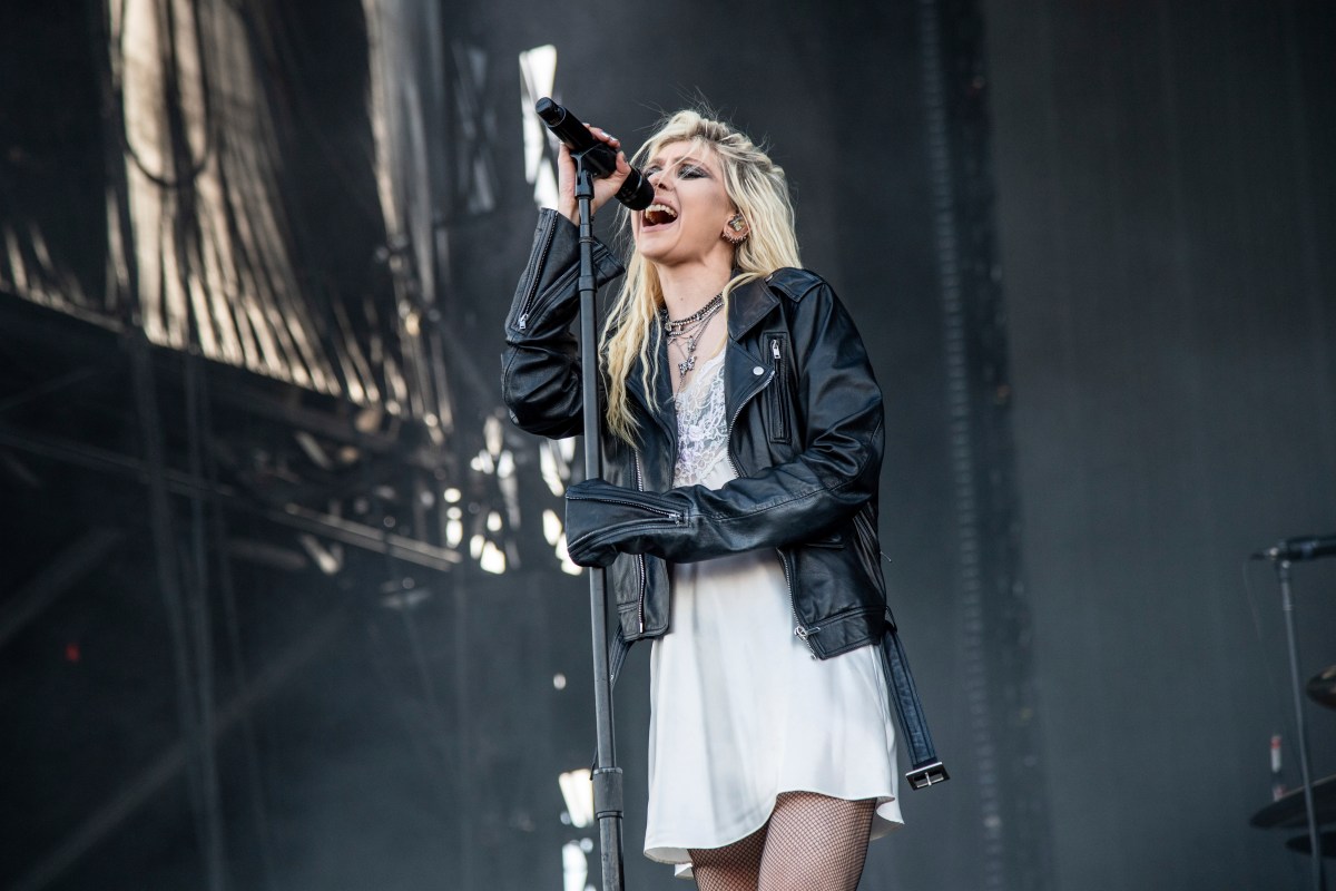 VIDEO: Taylor Momsen es mordida por un murciélago en pleno concierto