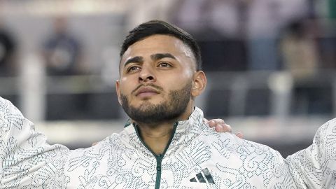 El delantero mexicano Alexis Vega durante la primera mitad de un partido amistoso internacional de fútbol en Santa Clara, California, el martes 27 de septiembre de 2022. (Foto AP/Godofredo A. Vásquez).