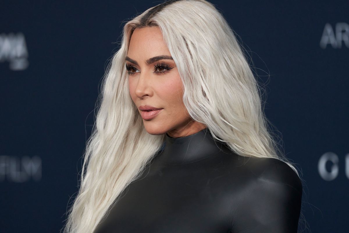 Kim Kardashian luce un atuendo de Janet Jackson que compró por $25,000 en una subasta