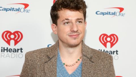 Charlie Puth espera recibir $6 millones de dólares menos de lo que pedía inicialmente.