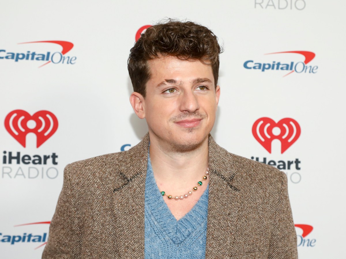 Charlie Puth sigue rebajando el precio de su casa en Beverly Hills