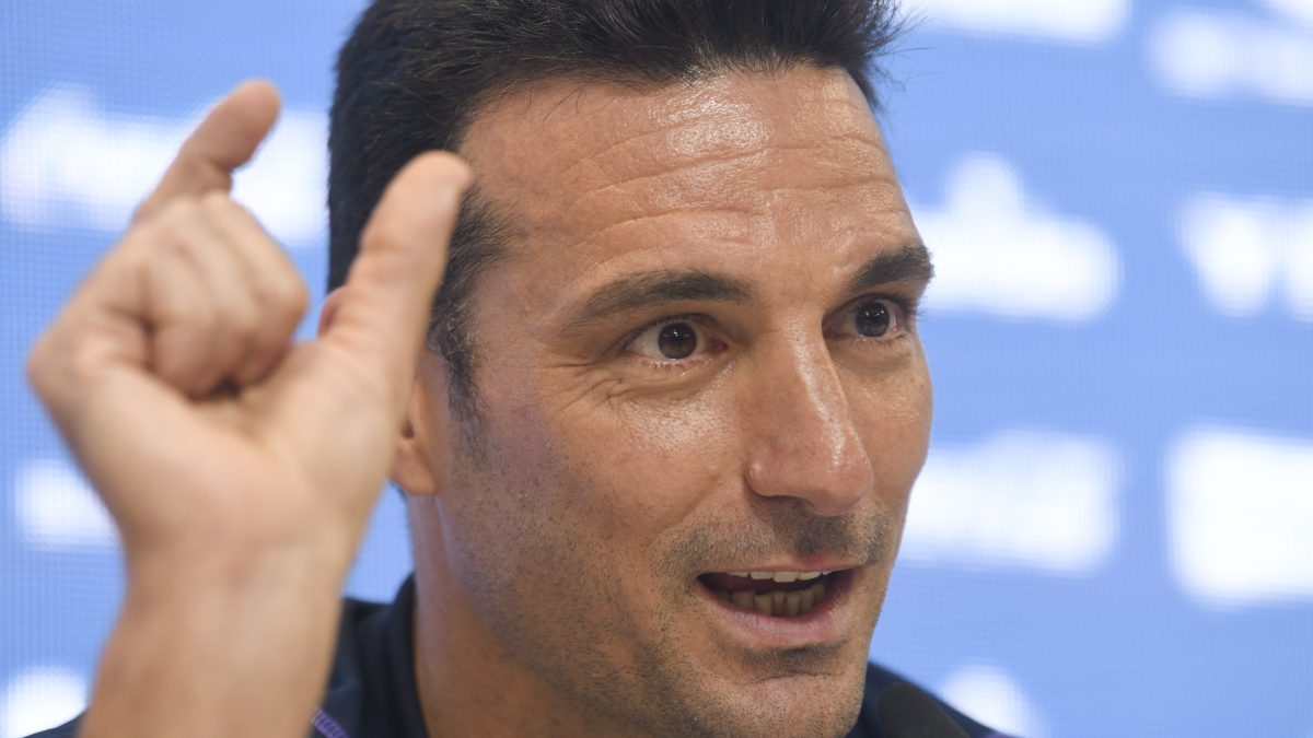 “Hay que adaptarse porque es igual para todos”: Scaloni zanjó la polémica de los campos en la Copa América