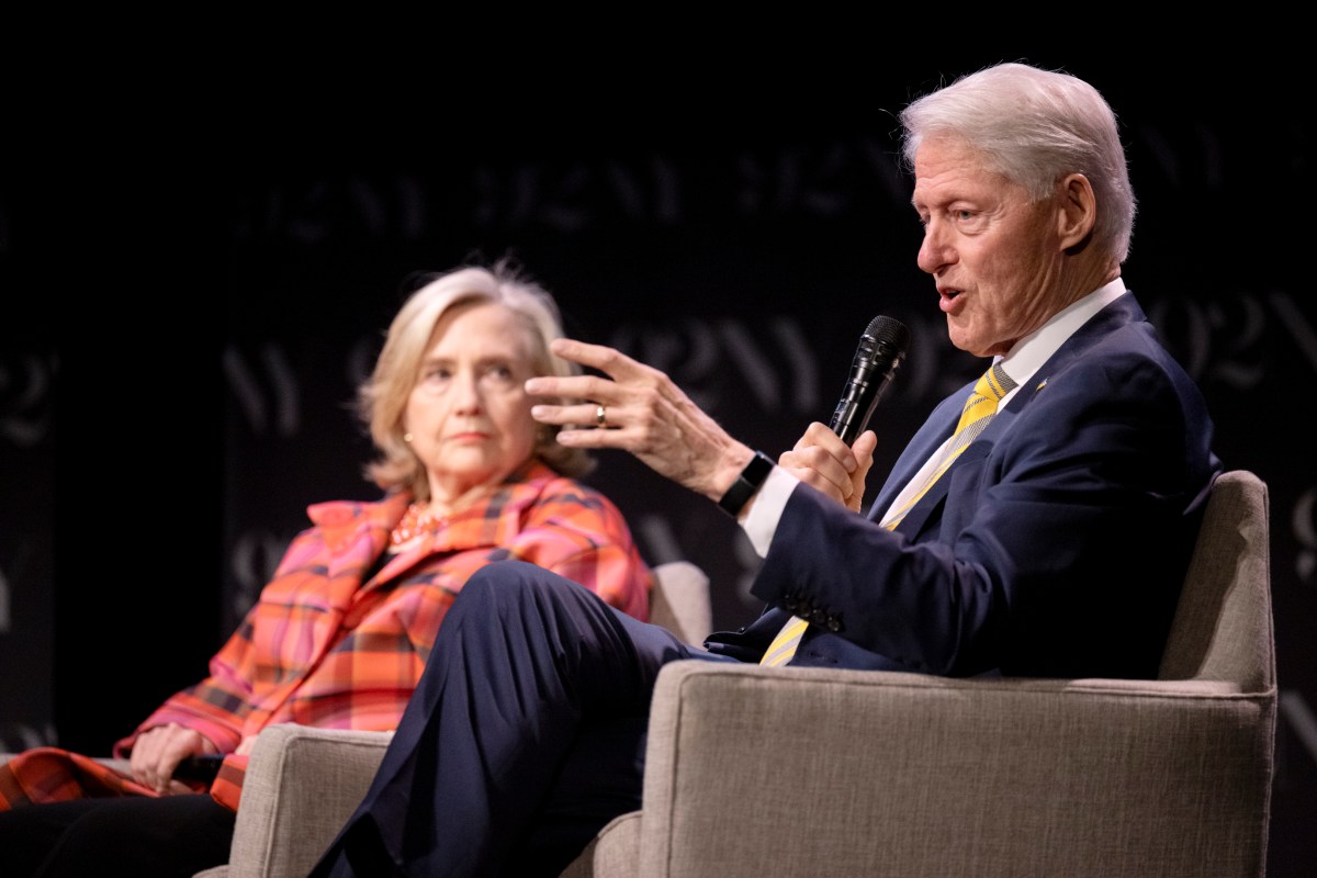 Bill y Hillary Clinton apoyan a Joe Biden luego del controversial debate con Donald Trump