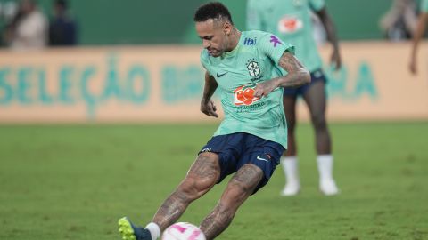 Neymar durante un entrenamiento de la selección brasileña.