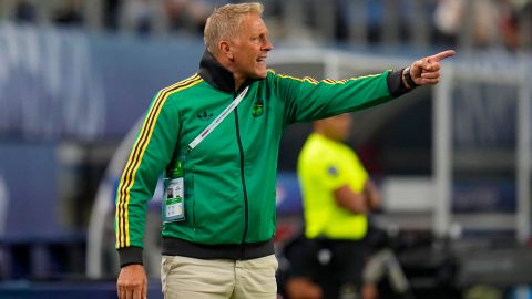 Heimir Hallgrimsson da instrucciones durante un encuentro ante Panamá.