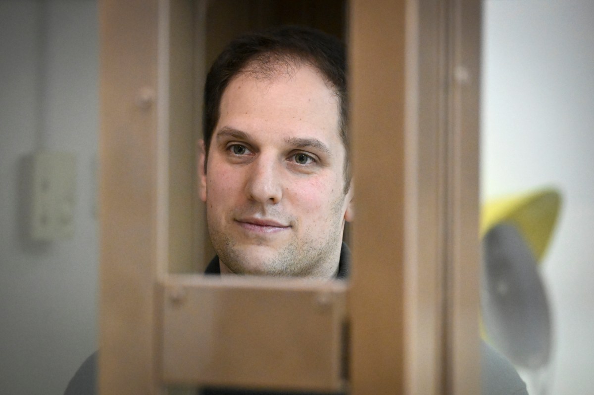 Periodista estadounidense de Wall Street Journal recibirá juicio por espionaje en Rusia