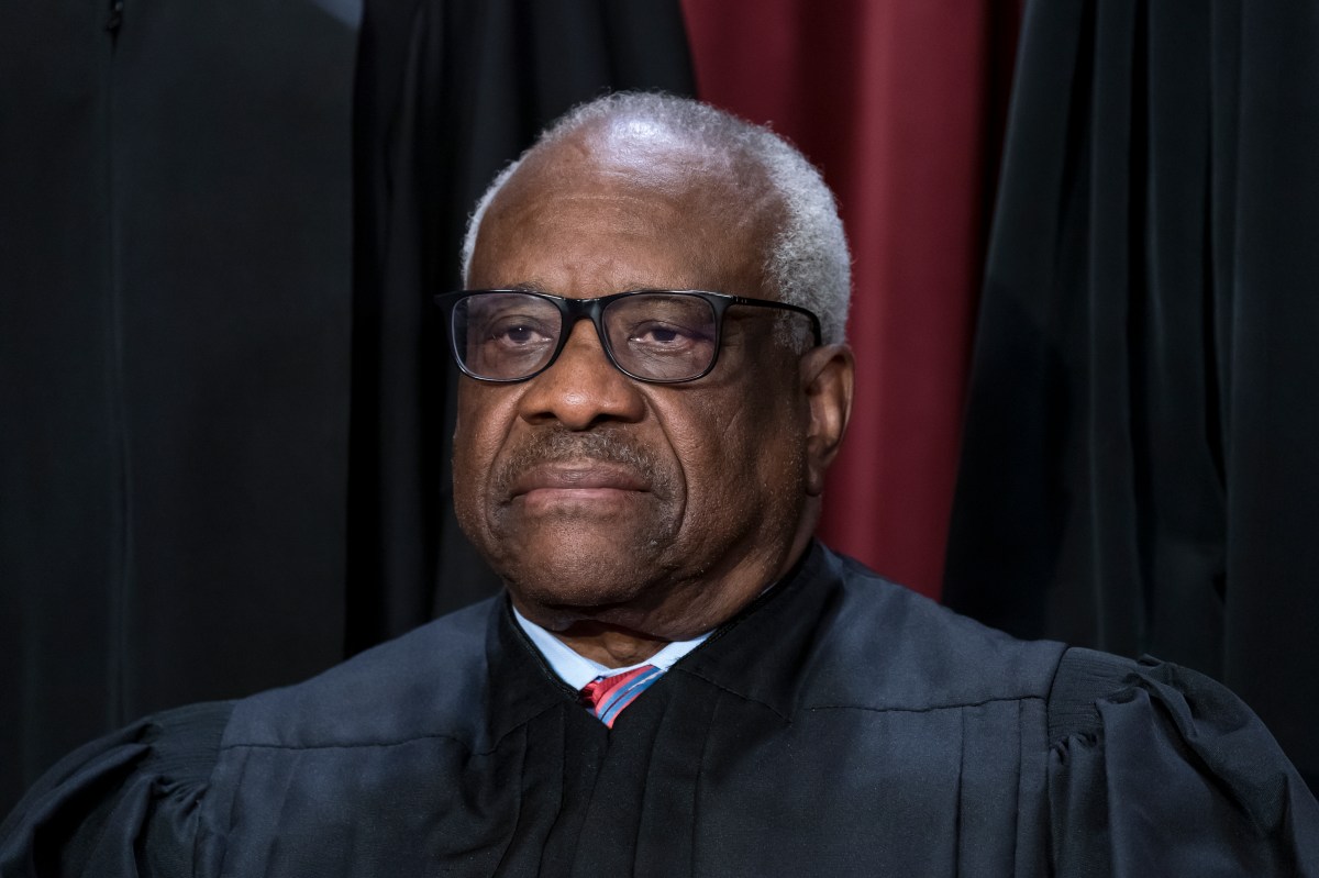 Revelan nuevos viajes de juez de Corte Suprema de EE.UU., Clarence Thomas, pagados por donante republicano