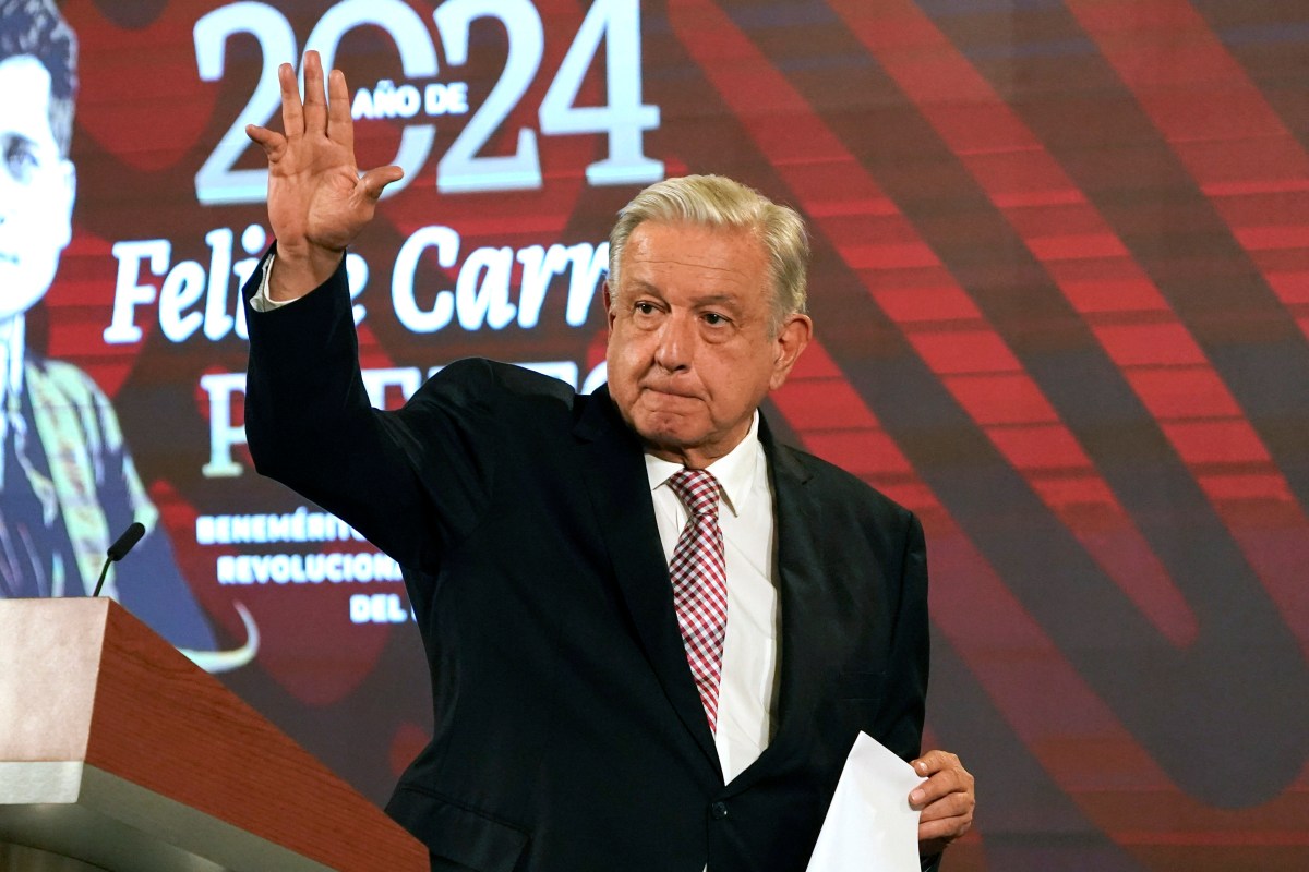 AMLO acudió a su casilla para votar en las elecciones presidenciales