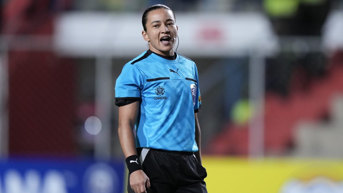 Brasileñas Edina Alves y Neuza Back primeras mujeres en el cuerpo arbitral de un juego de Copa América