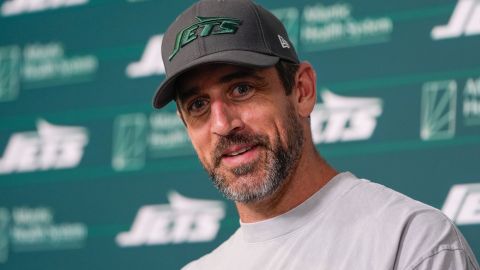 Aaron Rodgers durante una rueda de prensa con New York Jets.