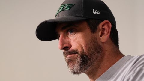 Aaron Rodgers irá por su segunda temporada con los Jets.