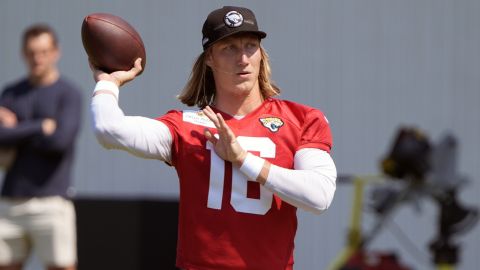 Reportes: Trevor Lawrence firma megacontrato récord por 5 años y $275 millones de dólares con Jaguars