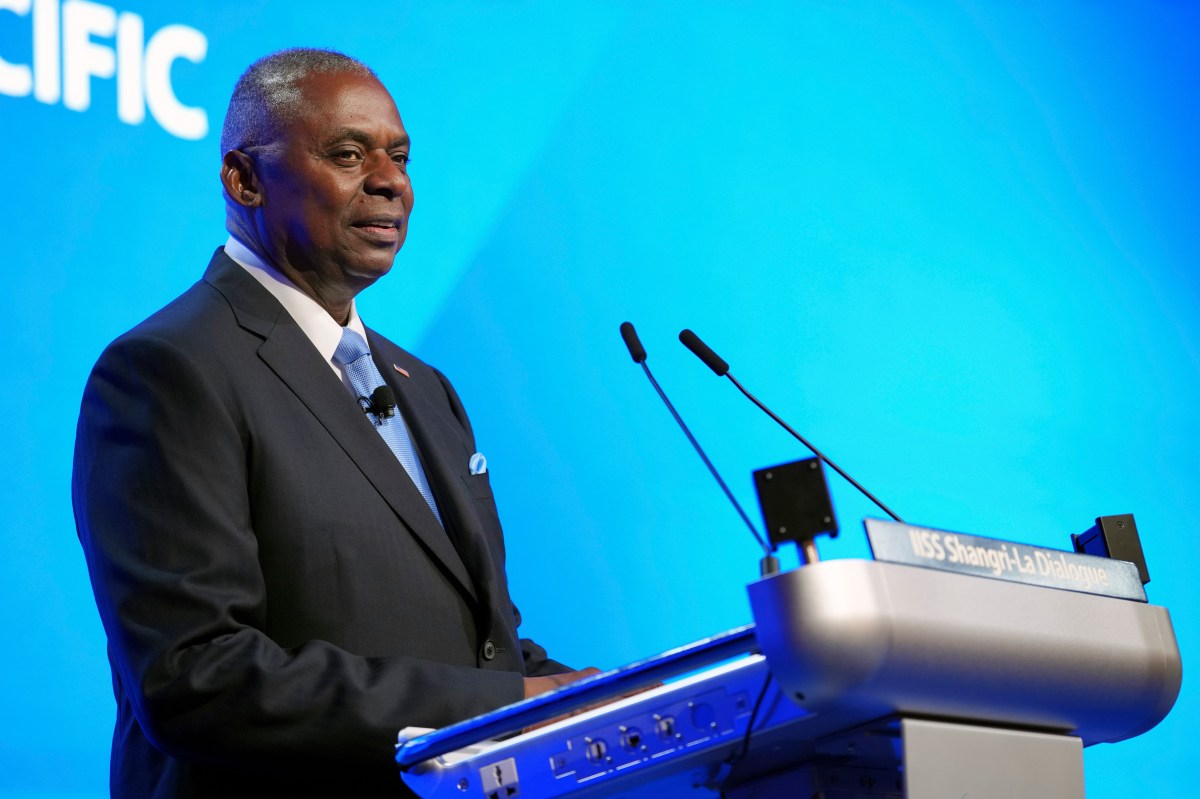 Lloyd Austin tiende la mano a China para continuar con el “diálogo” pese a sus diferencias