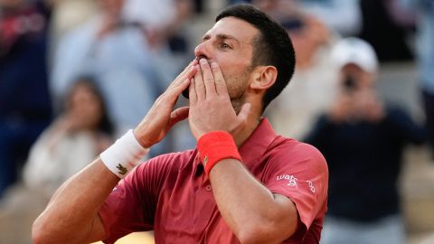 Novak Djokovic sufrió este miércoles una lesión en su rodilla derecha.