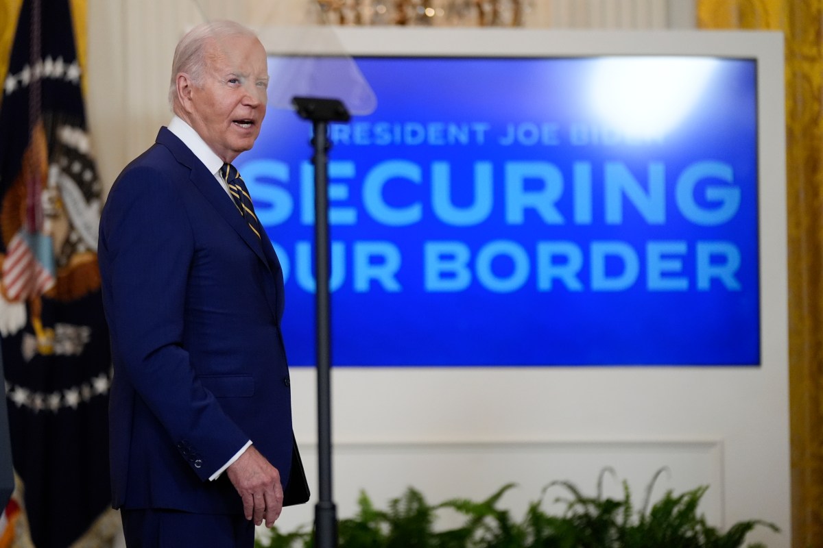 Biden está considerando proteger de la deportación a indocumentados casados con estadounidenses