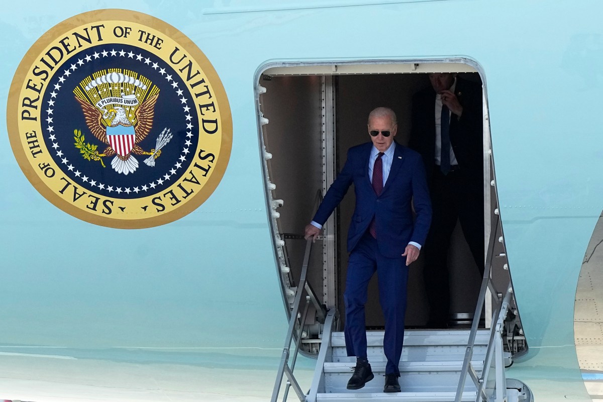 Biden llega a Francia para una conmemoración donde abordará las crisis internacionales con altos cargos diplomáticos