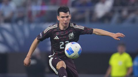 El delantero mexicano Hirving Lozano controla el balón durante la primera mitad de la final de la Liga de Naciones de la CONCACAF contra Estados Unidos, el domingo 24 de marzo de 2024, en Arlington, Texas. El equipo de expansión de la Major League Soccer, San Diego FC, contrató al extremo Hirving “Chucky” Lozano como el primer Jugador Designado del club. Lozano firmó un contrato por cuatro años hasta la temporada 2028, dijo el equipo en su anuncio el jueves 6 de junio de 2024. (AP Photo/Julio Cortez, File).