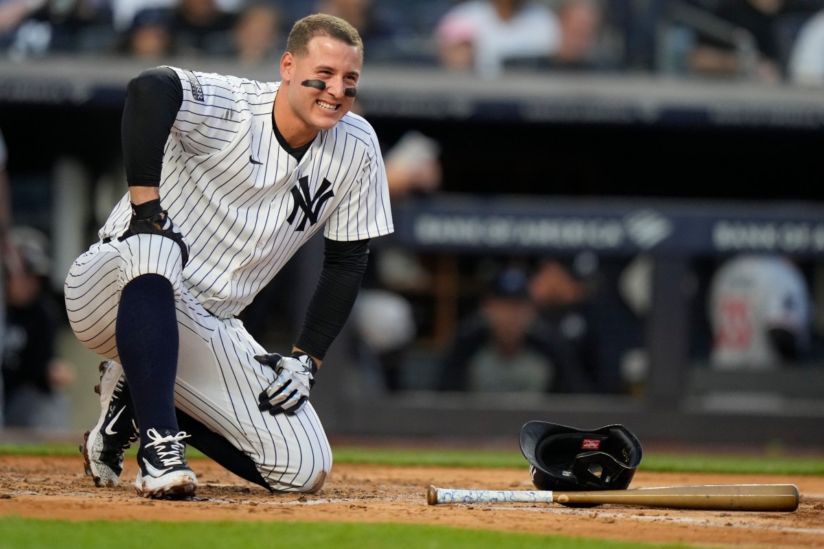Anthony Rizzo se lesiona tras accidentado choque en primera base en la derrota de Yankees ante Boston Red Sox