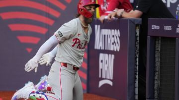 Bryce Harper celebrando su cuadrangular ante los Mets.