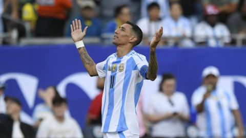 El argentino Ángel Di María celebra tras anotar durante la primera mitad de un partido amistoso de fútbol internacional contra Ecuador, el domingo 9 de junio de 2024, en Chicago. (Foto AP/Paul Beaty).