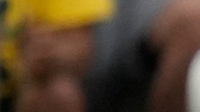 Christian Pulisic ejecuta un tiro libre para poner la igualdad de Estados Unidos ante Brasil.