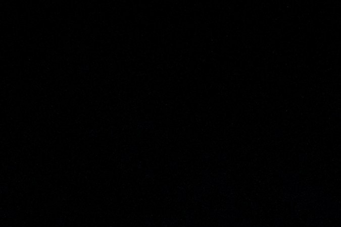 Los miembros del Salón de la Fama de los New England Patriots se reúnen en el escenario al concluir la ceremonia de inducción del ex mariscal de campo de los Patriots, Tom Brady, en el estadio Gillette, el miércoles 12 de junio de 2024, en Foxborough, Massachusetts (Foto AP/Steven Senne).