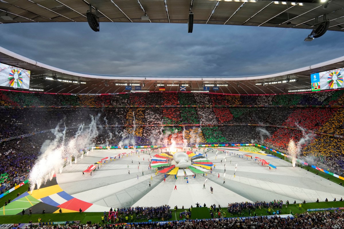 Ceremonia de inauguración de la Eurocopa rindió emotivo homenaje a Franz Beckenbauer