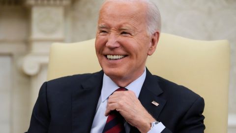 La directora de la campaña del demócrata resaltó la importancia de los latinos para Biden.